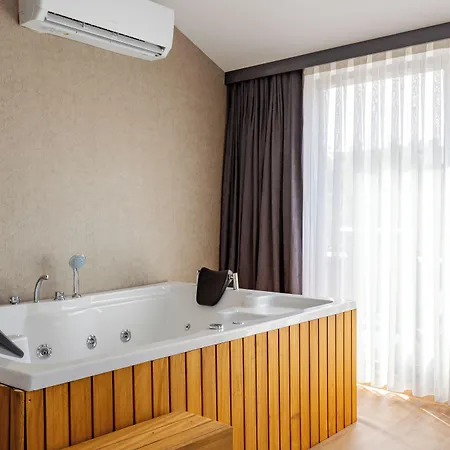 Atm Hotel 3*